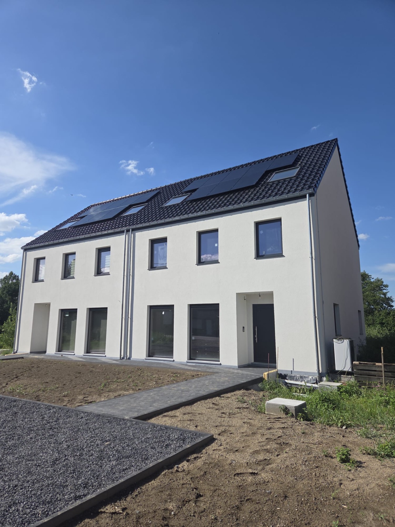 Maisons neuves équipées de panneaux photovoltaïques en toiture, en Wallonie